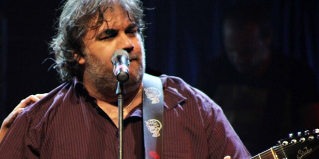 ‘Με τα παντελόνια κάτω’: Η απρεπής ανάρτηση Σταρόβα στο instagram