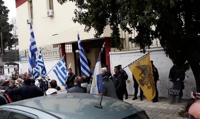 Θεσσαλονίκη: Ένταση στο στρατοδικείο για στρατιωτικούς που αρνήθηκαν να υπηρετήσουν σε κέντρο φιλοξενίας προσφύγων
