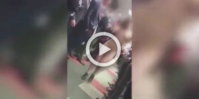 Βίντεο: Υποχρέωσαν εργαζόμενη να κάνει… γυμνή πασαρέλα για να ‘τονώσει το ηθικό’ συναδέλφων της