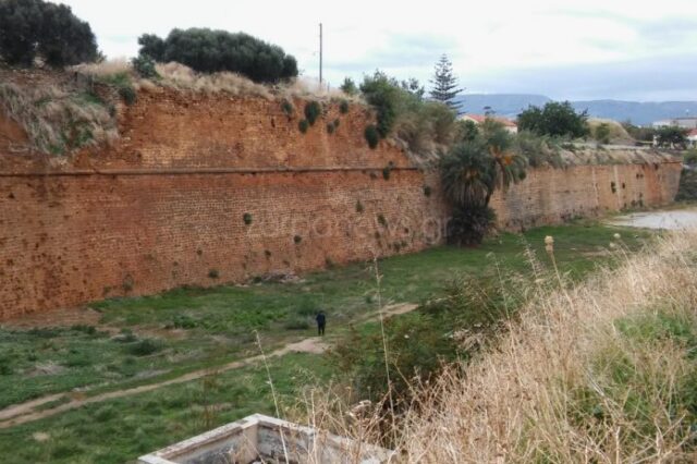 Χανιά: 30χρονος έπεσε από τα τείχη της δυτικής τάφρου