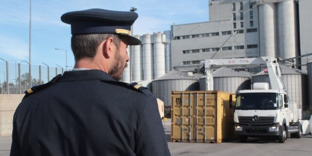 Εντόπισαν στον Πειραιά 16 τόνους κάσιους με σαλμονέλα