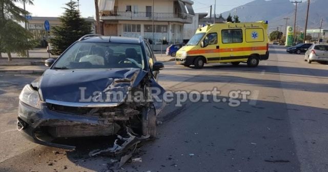 Λαμία: Τροχαίο έξω από σχολείο – Δυο μαθήτριες στο νοσοκομείο