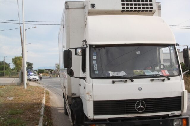 Θεσσαλονίκη: Μετέφερε με φορτηγό ενενήντα μετανάστες