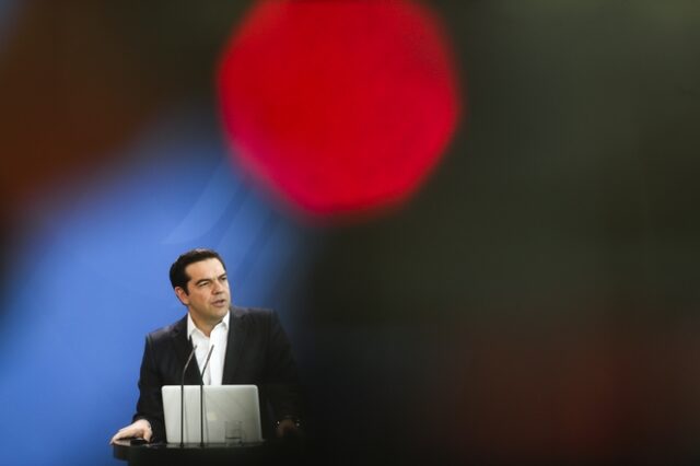 Handelsblatt: ‘Αφήστε τον Τσίπρα να δράσει’