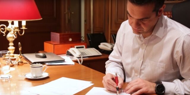 Backstage στο διάγγελμα για το μέρισμα: Το βίντεο που ανάρτησε ο Τσίπρας στο twitter