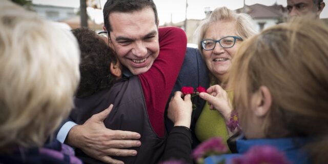 ‘Μπλόκο’ με λουλούδια στον Τσίπρα στην Ξάνθη