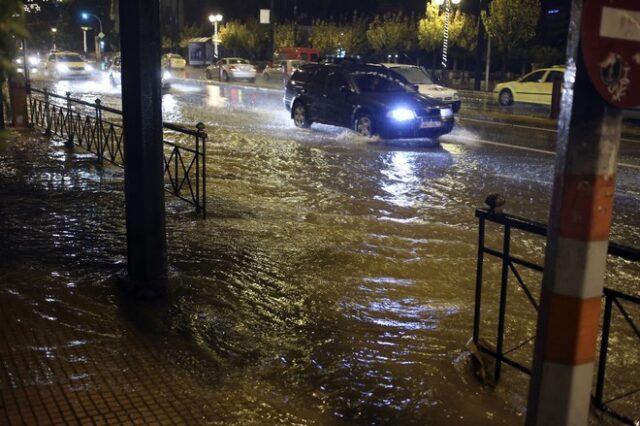 Άνοιξαν οι ουρανοί στην Αττική- Δεκάδες κλήσεις για άντληση υδάτων