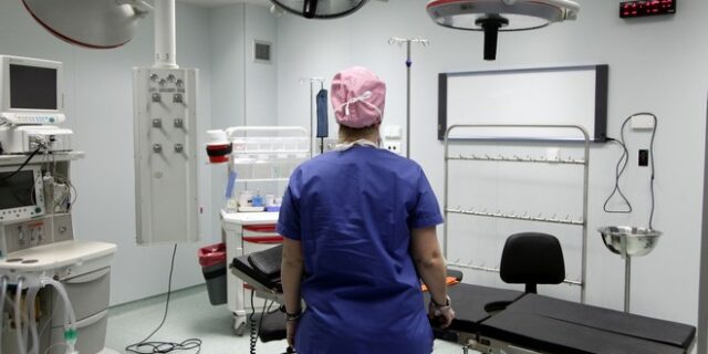 Υπό δοκιμή τα πρώτα εγκεφαλικά εμφυτεύματα με τεχνητή νοημοσύνη