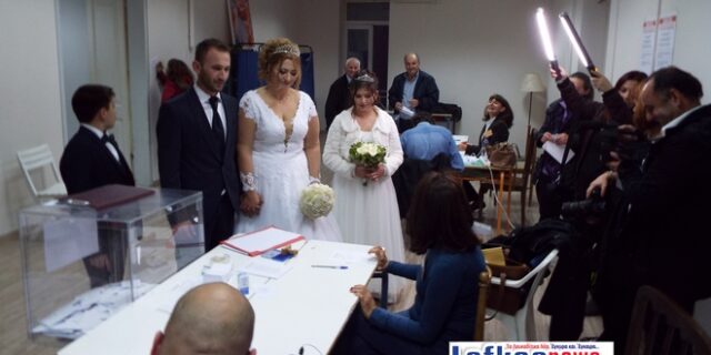 Απ’ τα σκαλιά της εκκλησίας κατευθείαν στην κάλπη της Κεντροαριστεράς
