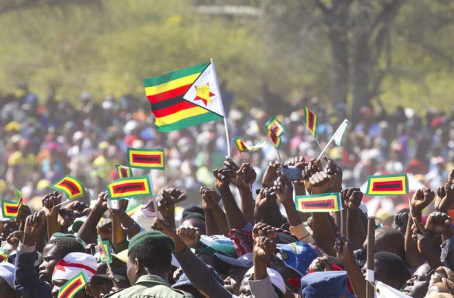 Ζιμπάμπουε: Διαδηλωτές πραγματοποιούν πορεία προς την ιδιωτική κατοικία του Μουγκάμπε