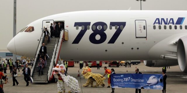 Γιατί επιβιβαζόμαστε στα αεροπλάνα από την αριστερή πλευρά