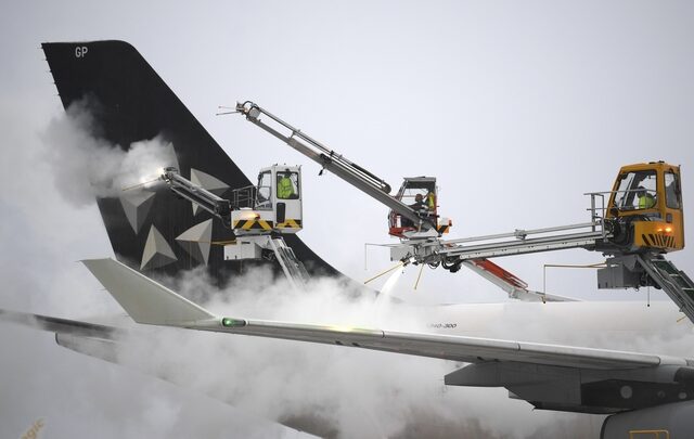 Γερμανία: Εκατοντάδες ακυρώσεις πτήσεων στη Φρανκφούρτη λόγω χιονιά