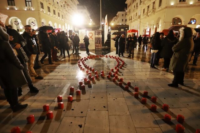 Με κόκκινα κεριά στην πλατεία Αριστοτέλους για την Παγκόσμια Ημέρα κατά του AIDS
