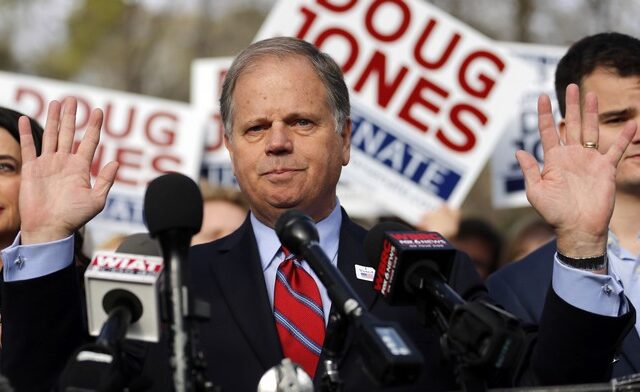 ΗΠΑ: Η πολιτική διαμάχη πίσω από την εκλογική νίκη του Νταγκ Τζόουνς στην Αλαμπάμα