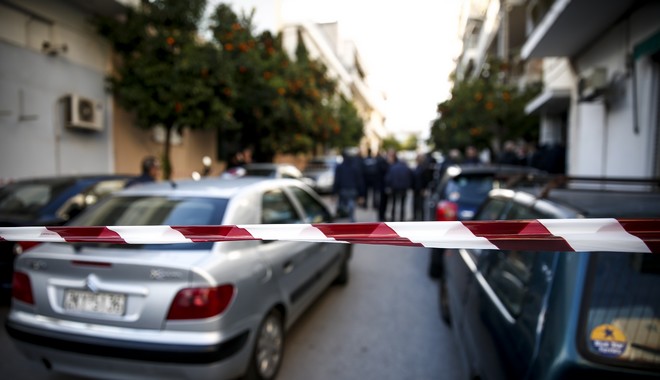 Έγκλημα στους Αγίους Αναργύρους: Γονατιστός πλάι στο νεκρό παιδί του βρέθηκε ο δράστης