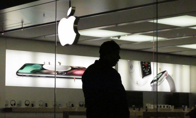 Η Apple ζήτησε συγγνώμη για τη σκόπιμη επιβράδυνση των παλιών iPhone