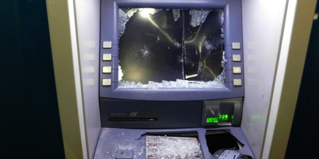 Ανατίναξαν ATM στην Εκάλη και αφαίρεσαν τα χρήματα