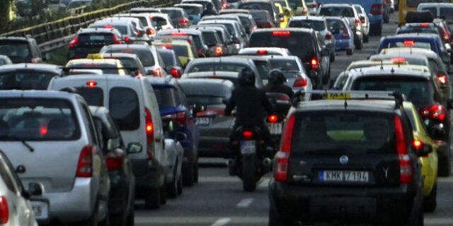 Έσπασε ρεκόρ το μποτιλιάρισμα στο Παρίσι – Ουρά 562χλμ στους δρόμους