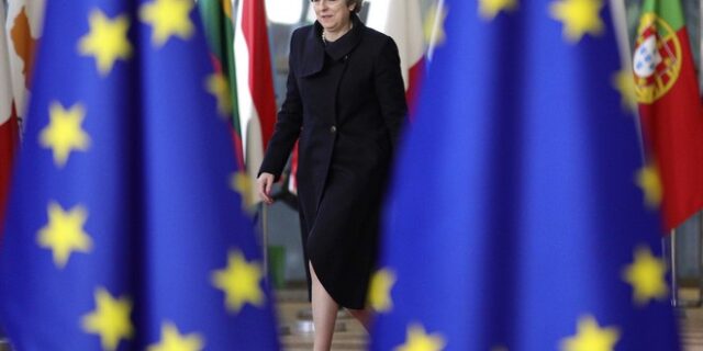 Καταιγιστικές εξελίξεις: Ντόμινο παραιτήσεων για το Brexit