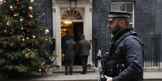 Βρετανία: Τέσσερις συλλήψεις τζιχαντιστών που σχεδίαζαν μακελειό τα Χριστούγεννα
