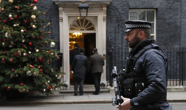 Βρετανία: Τέσσερις συλλήψεις τζιχαντιστών που σχεδίαζαν μακελειό τα Χριστούγεννα
