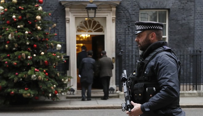 Βρετανία: Τέσσερις συλλήψεις τζιχαντιστών που σχεδίαζαν μακελειό τα Χριστούγεννα