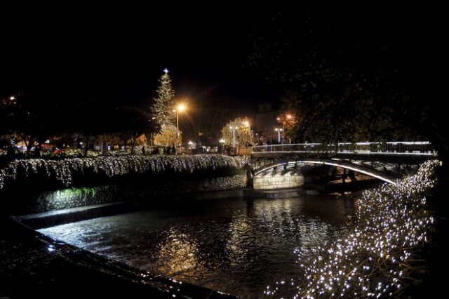 Αυτό είναι το ψηλότερο φυσικό χριστουγεννιάτικο δέντρο στην Ελλάδα