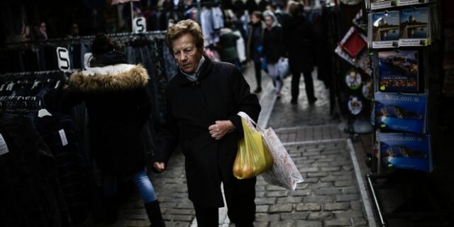 Telegraph: Ελπίδα για ανάκαμψη το 2018 – Η ζωή παραμένει δύσκολη για πολλούς Έλληνες
