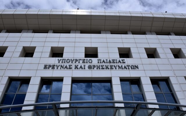 Δεν παραιτείται ο πρόεδρος του ΤΕΙ Πειραιά