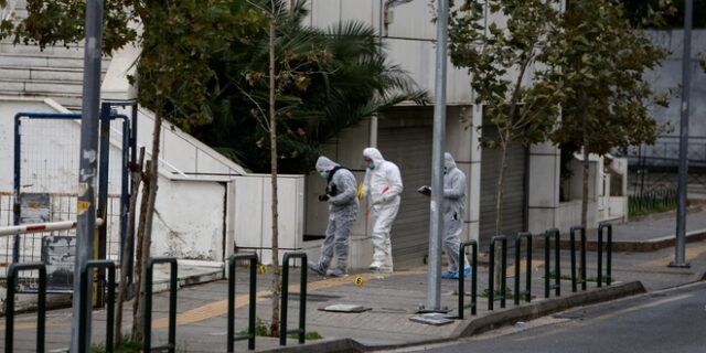 Βόμβα στο Εφετείο: Βρέθηκε καμένο το βανάκι στα Εξάρχεια