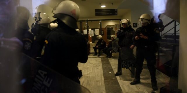 Με όλα τα ‘χαρτιά’ στη μάχη των πλειστηριασμών