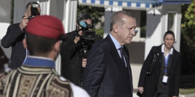 Έπεσαν οι τόνοι πριν το επίσημο δείπνο στο προεδρικό μέγαρο
