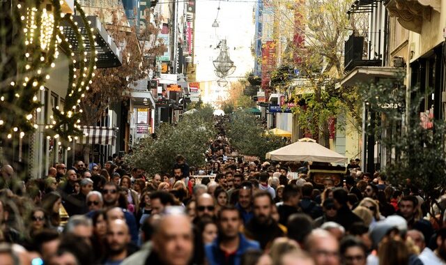 Σε ισχύ ξανά το εορταστικό ωράριο