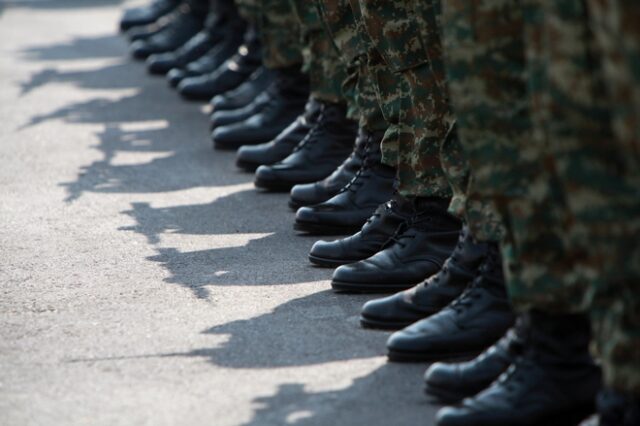 Συμφωνείτε ή διαφωνείτε; Πρέπει να κάνουν και οι γυναίκες στην Ελλάδα στρατιωτική θητεία;