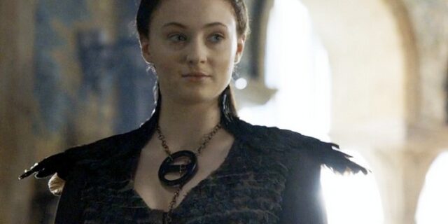 Sophie Turner: Η Sansa του Game of Thrones ποζάρει γυμνή και ‘φλέγεται’