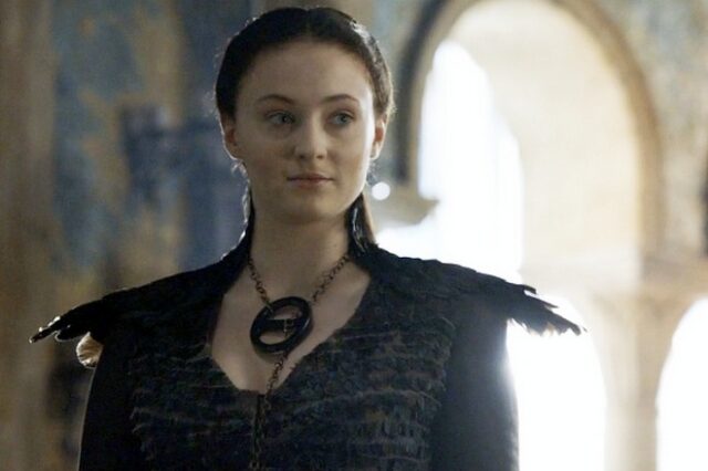 Sophie Turner: Η Sansa του Game of Thrones ποζάρει γυμνή και ‘φλέγεται’