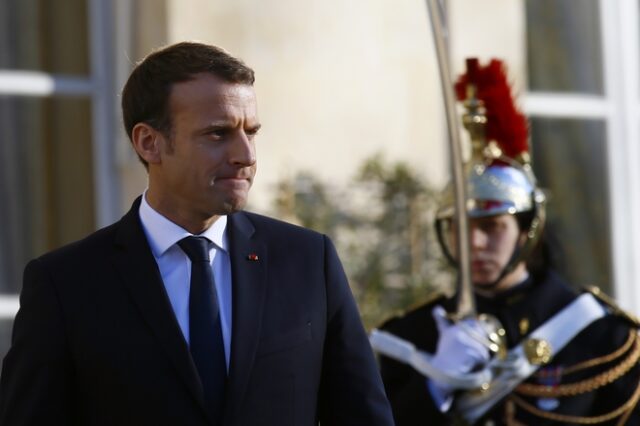 Γαλλία: Σε ‘μπελάδες’ ο Μακρόν για τις διακοπές σε παλάτι