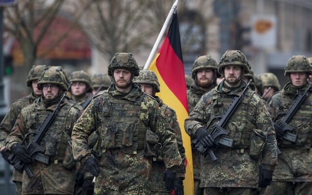 Γερμανία: Το αδελφό κόμμα της Μέρκελ απαιτεί αύξηση των αμυντικών δαπανών