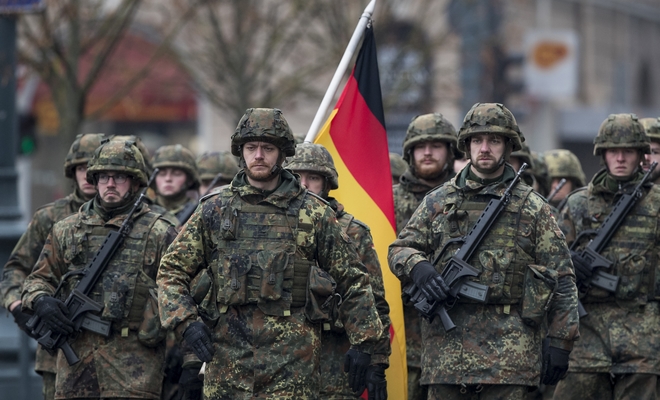 Γερμανία: Το αδελφό κόμμα της Μέρκελ απαιτεί αύξηση των αμυντικών δαπανών