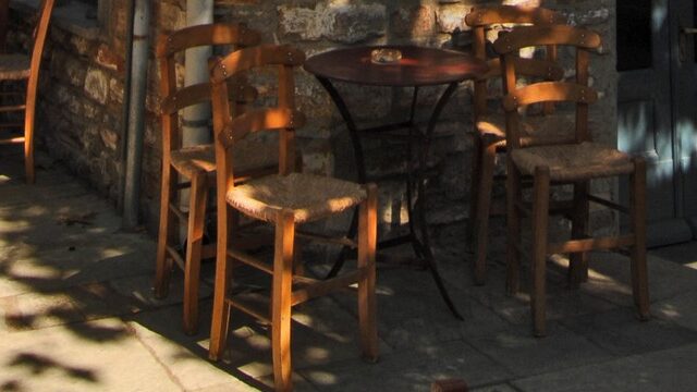 Λάρισα: Είχαν κάνει το καφενείο, καζίνο