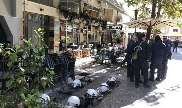 Λάρισα: Κατάληψη αναρχικών στα γραφεία του ΣΥΡΙΖΑ