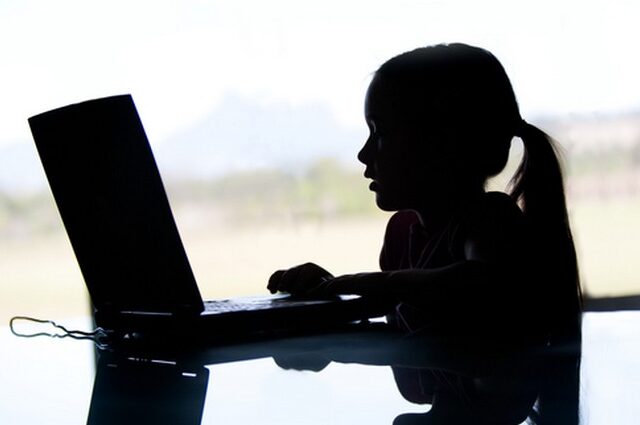 Τι κάνουν τα παιδιά στο διαδίκτυο