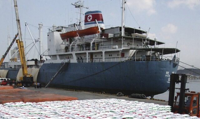 Ν. Κορέα: Κατάσχεση πλοίου μετά από υποψίες για τροφοδοσία της Β. Κορέας με πετρέλαιο