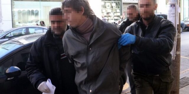 Κρήτη: Προηγήθηκε πάλη στο σαλόνι πριν σωριάσει νεκρό τον πατέρα του