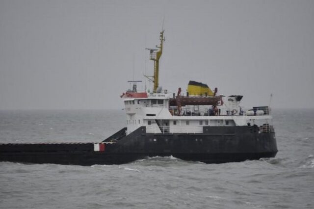 Μύκονος: Σώοι οι ναυτικοί του πλοίου που προσάραξε στη βραχονησίδα Τραγονήσι
