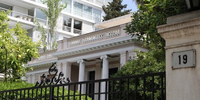 Κυβερνητικές πηγές: Ο Μητσοτάκης φοβάται διαρροές στη Novartis