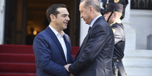 Ανοίγει η βεντάλια της εξωτερικής πολιτικής