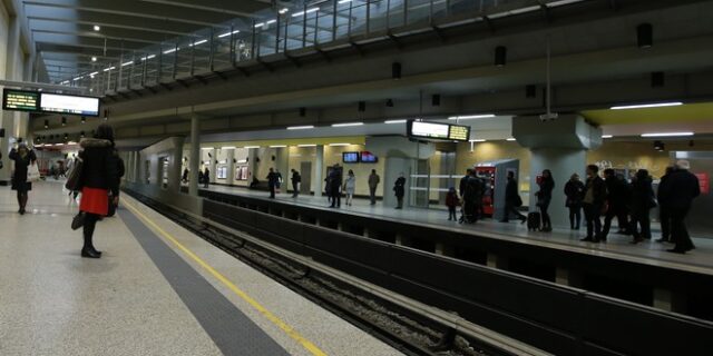 Στο ΚΑΤ νοσηλεύεται ο άνδρας που έπεσε στις ράγες του Μετρό