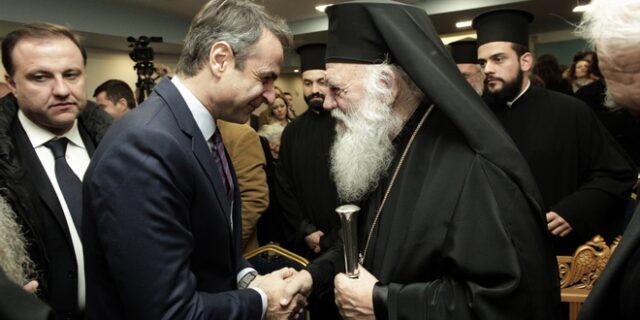 Εκκλησιαστικά ανοίγματα Μητσοτάκη ενόψει Χριστουγέννων