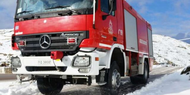 Αχαΐα: Εξαμελής οικογένεια εγκλωβίστηκε από το χιόνι